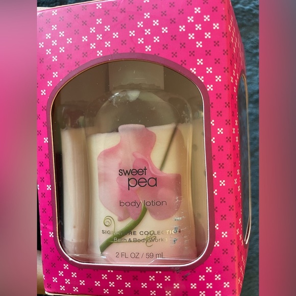 NWT Bath and body works, set of 5 body lotions total 10 oz or 2 FL OZ each - Picture 2 of 8